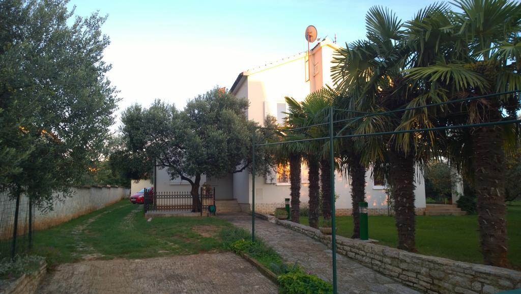Apartments Free Parking Big Garden Peroj Quarto foto